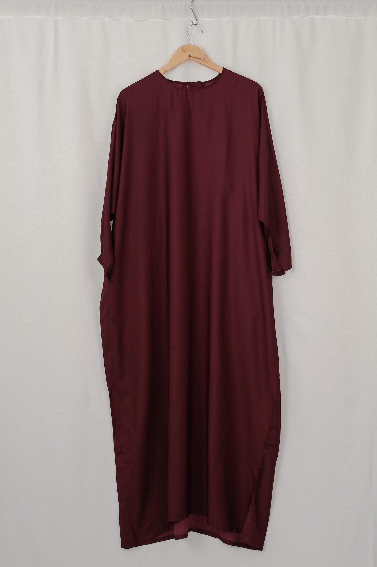 kaftan in maroon - jia.basics